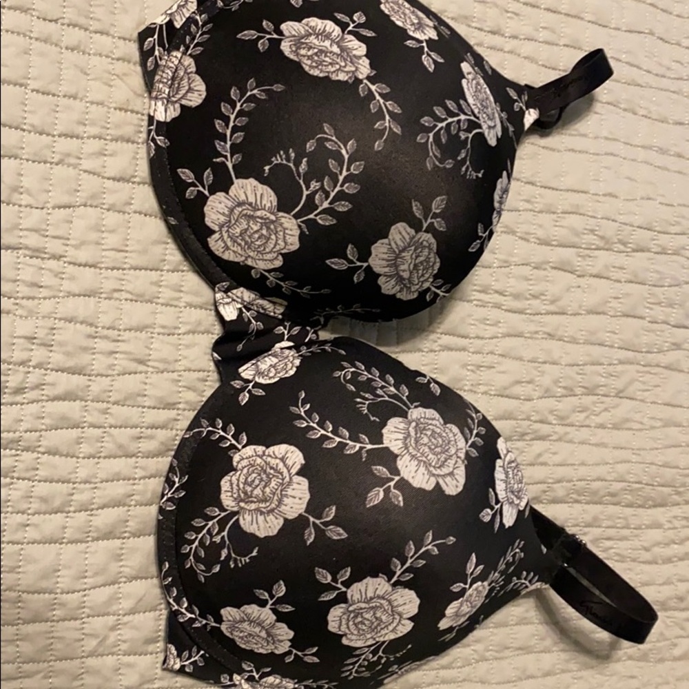 Bra 38DD. Gloria Vanderbilt